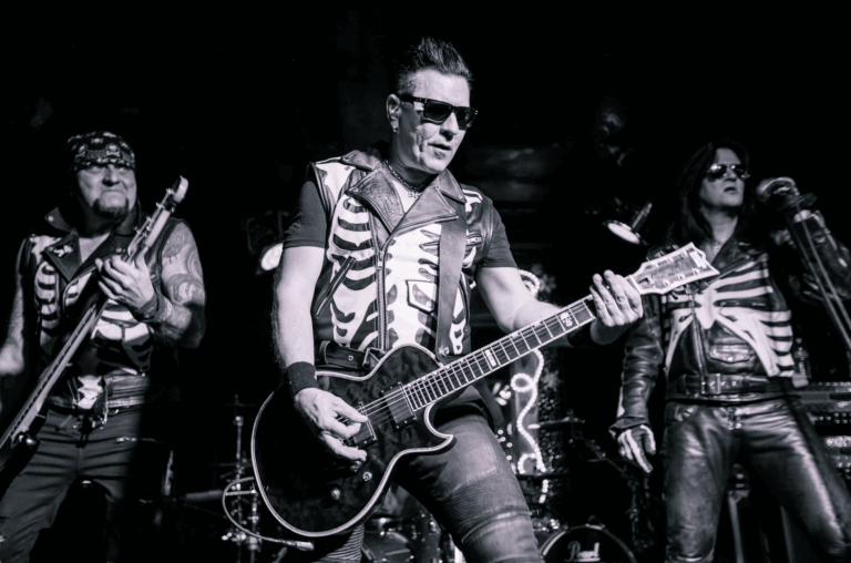 The 69 Eyes Perform At Bottom Of The Hill